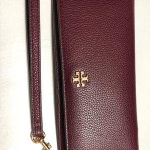 TB Pebbled Leather wallet. Excellent condition